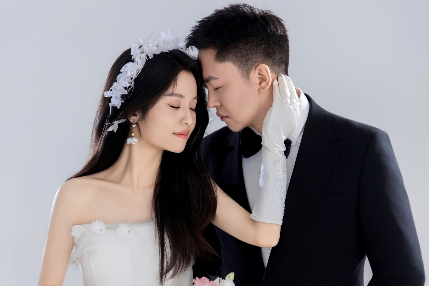 王贵和欧定金的婚纱照特写